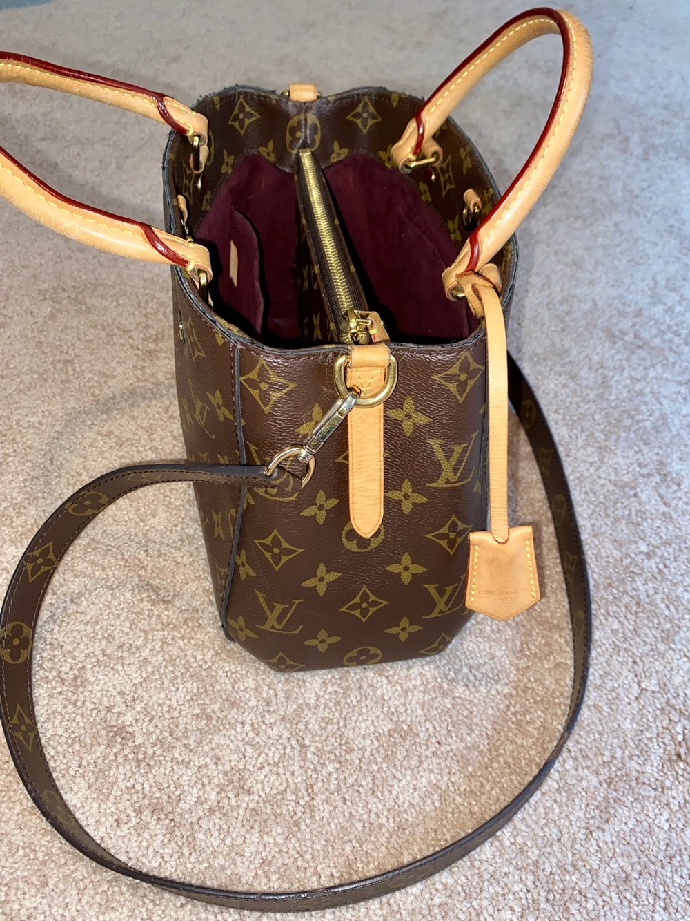 Louis Vuitton | Monogram Montaigne MM Handbag w LV Strap, Lock & Key & Dust Bag - Picture 6 of 16